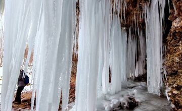 FOTO: Ľadové divadlo na Spiši. Zamrznutá Šikľavá skala ohuruje