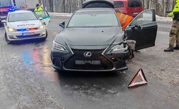 FOTO: Zrážka auta a kamiónu na Dargove