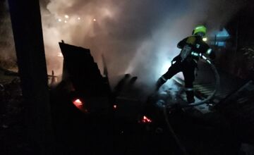 FOTO: Tragický požiar unimobunky v Šaci