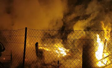 FOTO: Tragický požiar unimobunky v Šaci