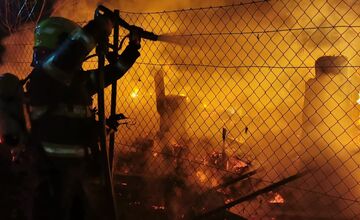 FOTO: Tragický požiar unimobunky v Šaci