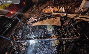 FOTO: Tragický požiar unimobunky v Šaci