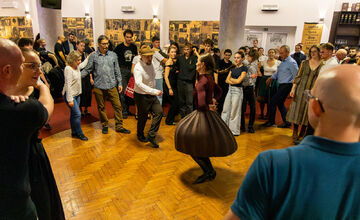 FOTO: Košickí folkloristi si 17. november pripomenuli Nežným tanečným domom