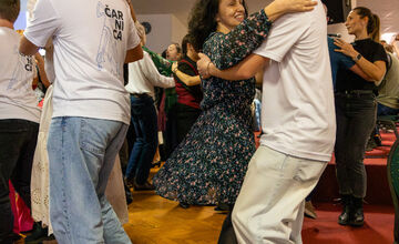 FOTO: Košickí folkloristi si 17. november pripomenuli Nežným tanečným domom