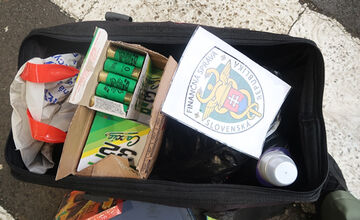 FOTO: Colníci zadržali až dvoch vodičov, tí prevážali cez hranice strelivo