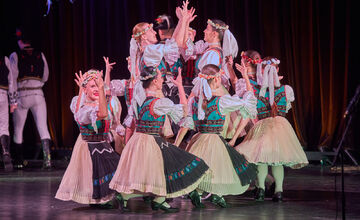 FOTO: Folklórny súbor Zemplín z Michaloviec prináša folklór na Zimné olympijské hry