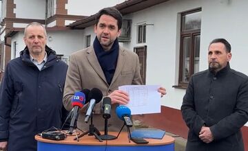 FOTO: Iniciatíva STRED nesúhlasí so zrušením predaja lístkov v Žiari