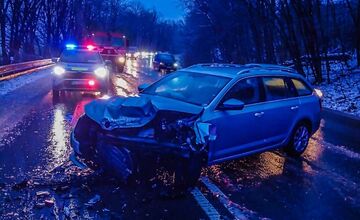 FOTO: Za Ďurďošíkom v smere na Košické Oľšany došlo k čelnej zrážke áut
