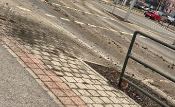 FOTO: Cesty na Jazere sú celé od blata