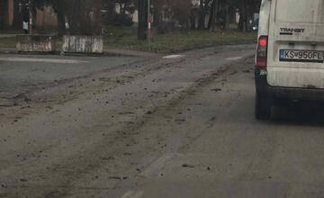 FOTO: Cesty na Jazere sú celé od blata