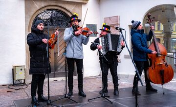 FOTO: Fašiangový sprievod centrom Košíc či sladká šiškománia, takto vyzerali slávnosti v metropole východu
