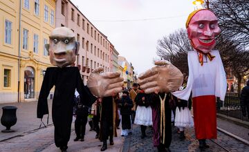 FOTO: Fašiangový sprievod centrom Košíc či sladká šiškománia, takto vyzerali slávnosti v metropole východu