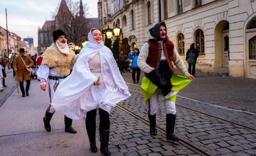 FOTO: Fašiangový sprievod centrom Košíc či sladká šiškománia, takto vyzerali slávnosti v metropole východu