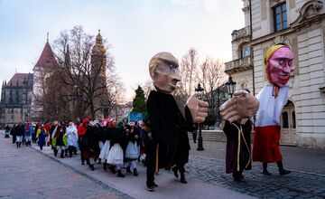 FOTO: Fašiangový sprievod centrom Košíc či sladká šiškománia, takto vyzerali slávnosti v metropole východu