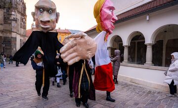 FOTO: Fašiangový sprievod centrom Košíc či sladká šiškománia, takto vyzerali slávnosti v metropole východu