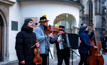FOTO: Fašiangový sprievod centrom Košíc či sladká šiškománia, takto vyzerali slávnosti v metropole východu