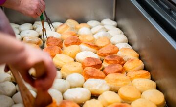 FOTO: Fašiangový sprievod centrom Košíc či sladká šiškománia, takto vyzerali slávnosti v metropole východu