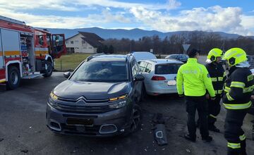 FOTO: Nehoda dvoch áut medzi Rožňavou a Brzotínom