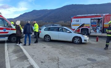 FOTO: Nehoda dvoch áut medzi Rožňavou a Brzotínom