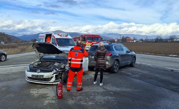FOTO: Nehoda dvoch áut medzi Rožňavou a Brzotínom