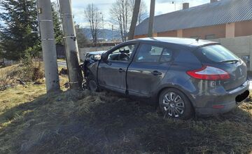 FOTO: Nehoda dvoch áut medzi Rožňavou a Brzotínom