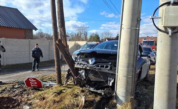 FOTO: Nehoda dvoch áut medzi Rožňavou a Brzotínom