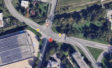 FOTO: Na križovatke pri Crow Aréne postavia kruhový objazd