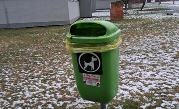 FOTO: Detské ihriská v Trebišove sú plné exkrementov