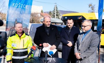 FOTO: Na križovatke pri Crow Aréne postavia kruhový objazd