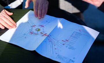 FOTO: Na križovatke pri Crow Aréne postavia kruhový objazd