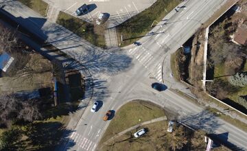 FOTO: Na križovatke pri Crow Aréne postavia kruhový objazd