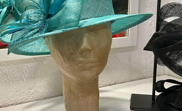 FOTO: Na košickej Hlavnej ulici vznikajú nádherné klobúky