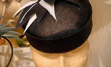 FOTO: Na košickej Hlavnej ulici vznikajú nádherné klobúky