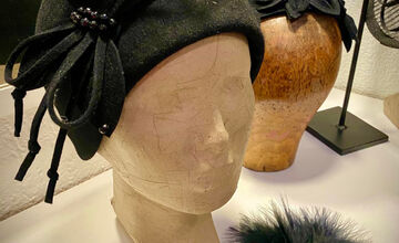 FOTO: Na košickej Hlavnej ulici vznikajú nádherné klobúky