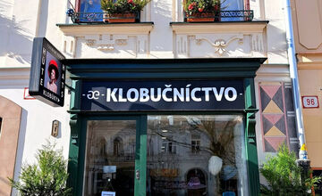 FOTO: Na košickej Hlavnej ulici vznikajú nádherné klobúky