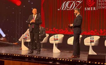 FOTO: V michalovskom kultúrnom stredisku zaplnili celé hľadisko nadšené diváčky