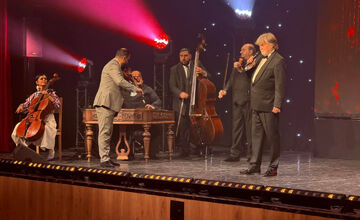 FOTO: V michalovskom kultúrnom stredisku zaplnili celé hľadisko nadšené diváčky