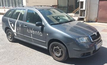 FOTO: Štát predáva autá. Fabie za pár stoviek aj drahšie Kie