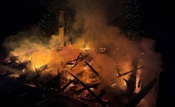 FOTO: Hasiči majú za sebou horúcu noc v Košickom kraji