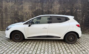 FOTO: Daňové úrady na východe rozpredávajú autá v dražbách