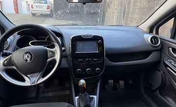 FOTO: Daňové úrady na východe rozpredávajú autá v dražbách