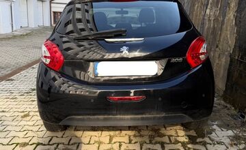 FOTO: Daňové úrady na východe rozpredávajú autá v dražbách