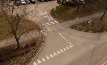 FOTO: Nové dopravné opatrenia na KVP: spomaľovacie vankúše, zóny 30 aj nové značenie