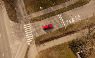FOTO: Nové dopravné opatrenia na KVP: spomaľovacie vankúše, zóny 30 aj nové značenie