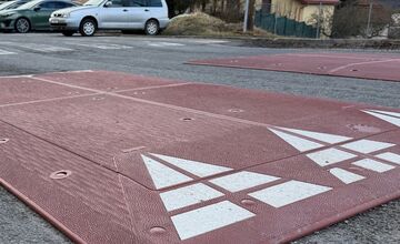 FOTO: Nové dopravné opatrenia na KVP: spomaľovacie vankúše, zóny 30 aj nové značenie