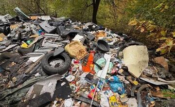 FOTO: Nelegálna skládka odpadu v Ďurkove