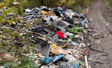 FOTO: Nelegálna skládka odpadu v Ďurkove