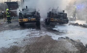 FOTO: Požiar expedičného skladu v Mníšku nad Hnilcom