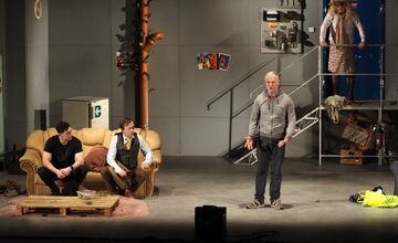 FOTO: Divadlo Komédie vystúpilo pred divákmi v Snine a Trebišove, v Rožňave to skončilo fiaskom