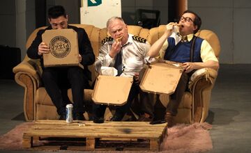 FOTO: Divadlo Komédie vystúpilo pred divákmi v Snine a Trebišove, v Rožňave to skončilo fiaskom